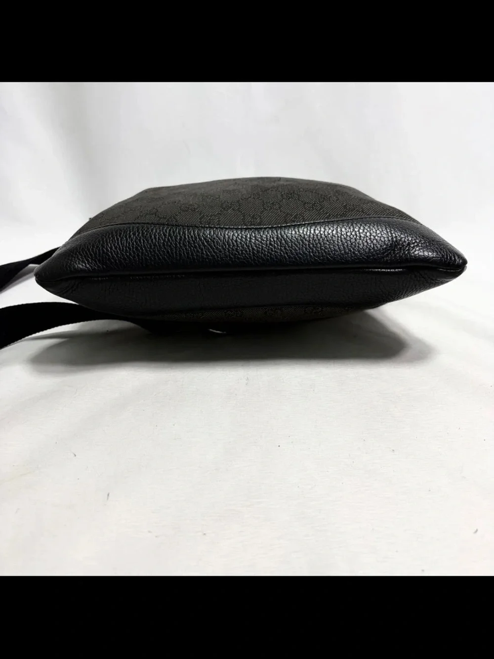 Gucci classic messenger